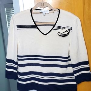 St.John Collection:stripped blouse w/flower lapell